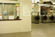 Higashi okazaki station. concourse2