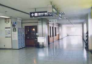 kou station concourse.